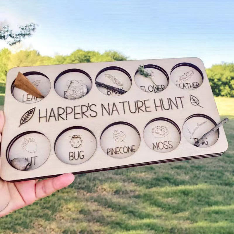 Houten bord met opdruk 'Custom - Kids Outdoor Scavenger Hunt recensie en prijs